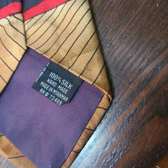 1996 Looney Tunes Mania 100% Silk Tie 👔 - Picture 3 of 9